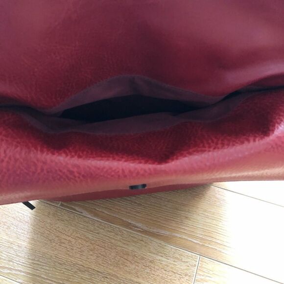 NWOT-MATT & Nat Red Pebble Crossbody Messenger - Picture 9 of 16